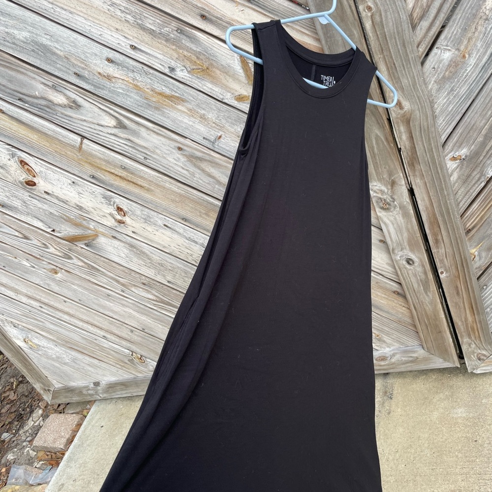 Black Sleeveless Dress